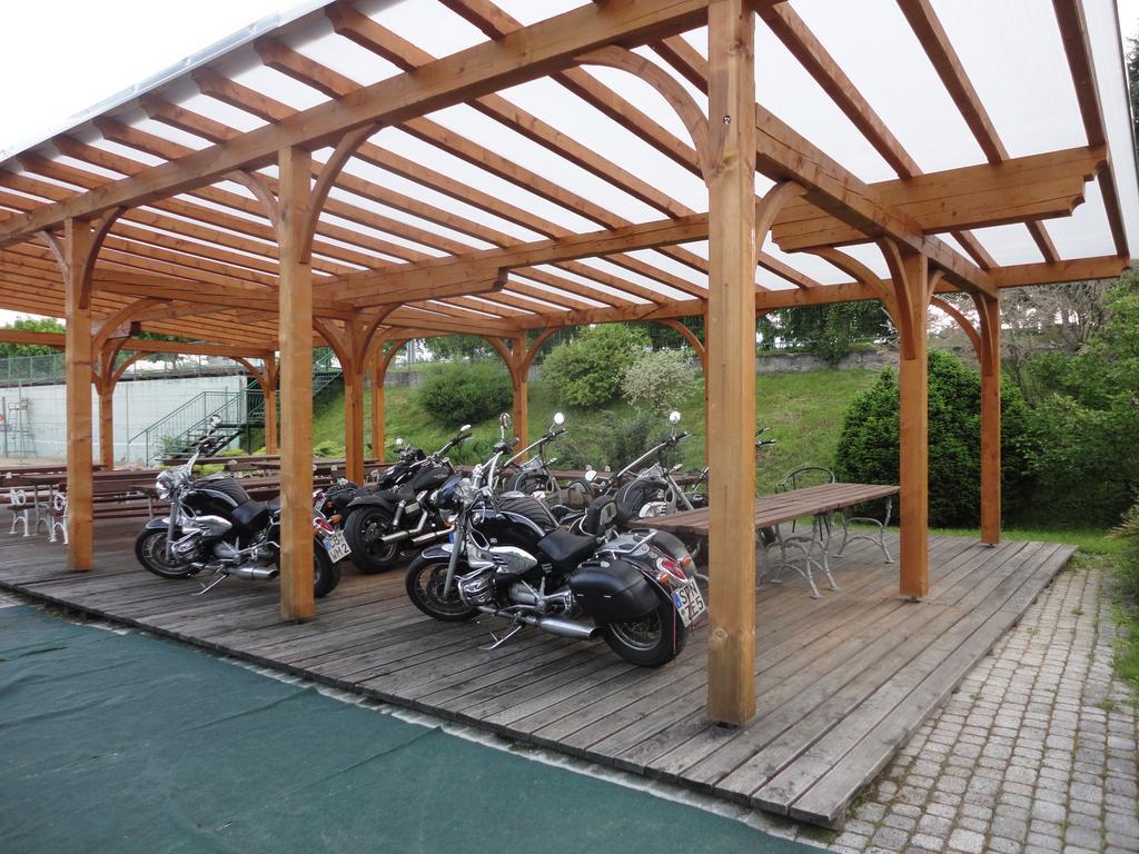 Hotel Kanu - Resort & Caravanning Smlednik Exterior photo